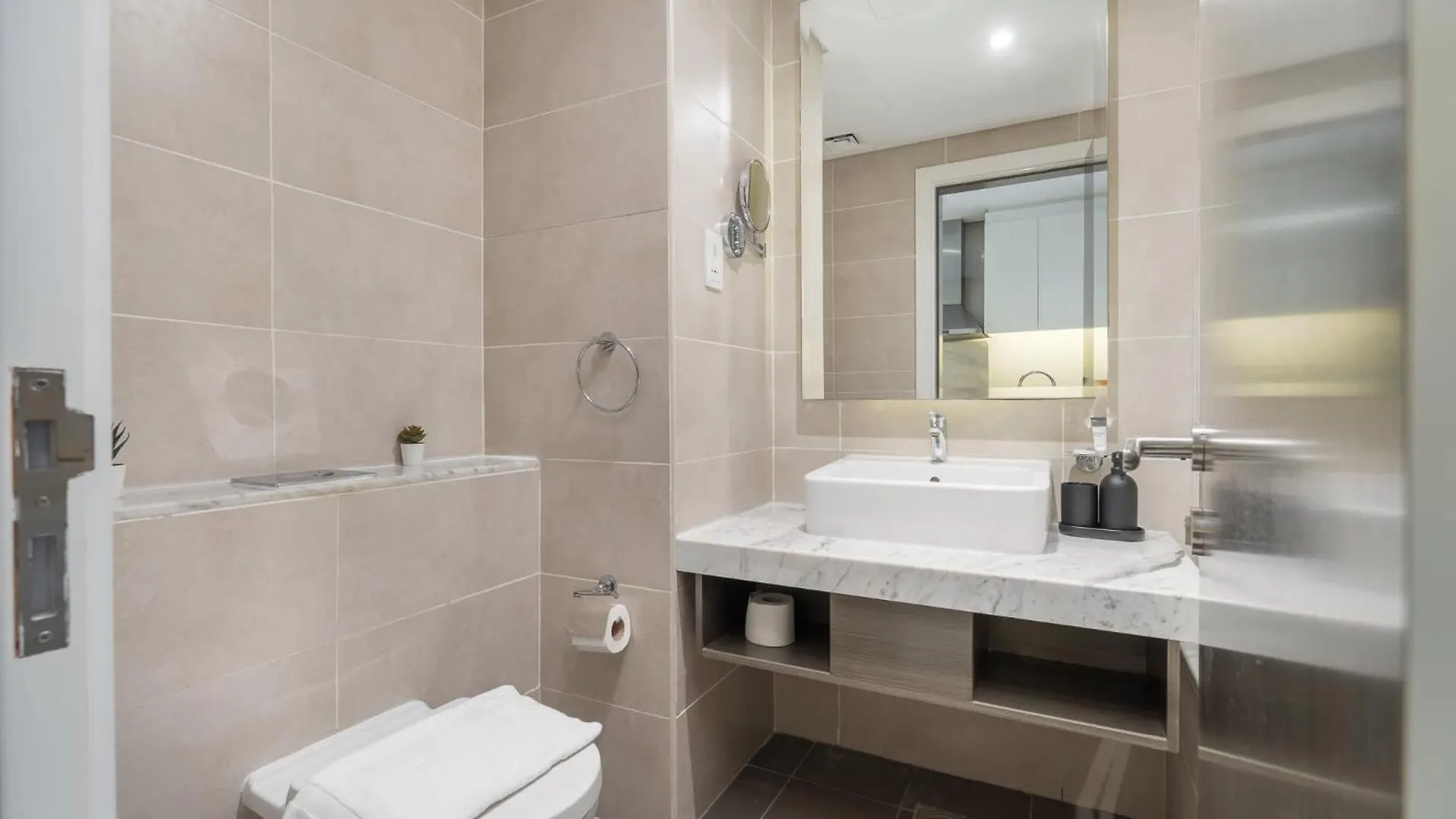Cozy Studio Perfect For 4 At Damac Maison Prive Dubai 0*,  United Arab Emirates