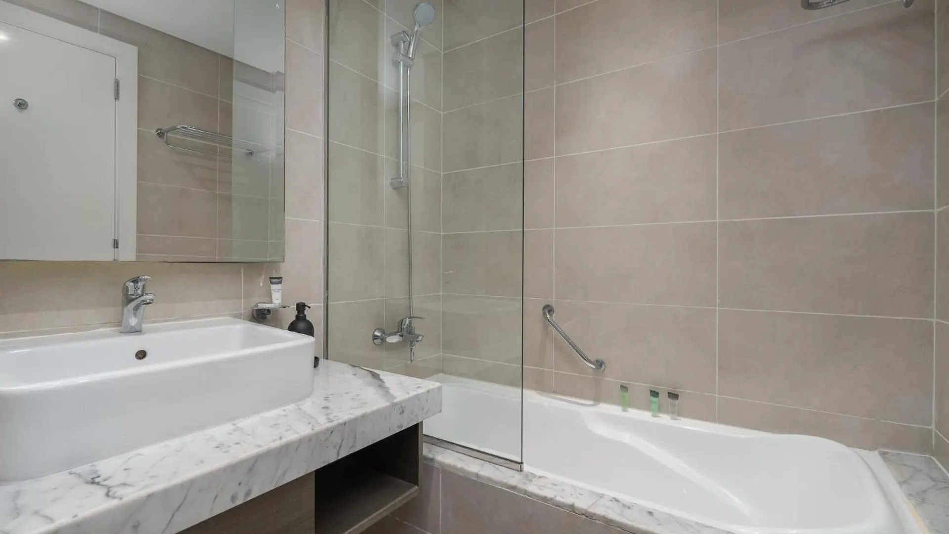 Lägenhet Cozy Studio Perfect For 4 At Damac Maison Prive Dubai