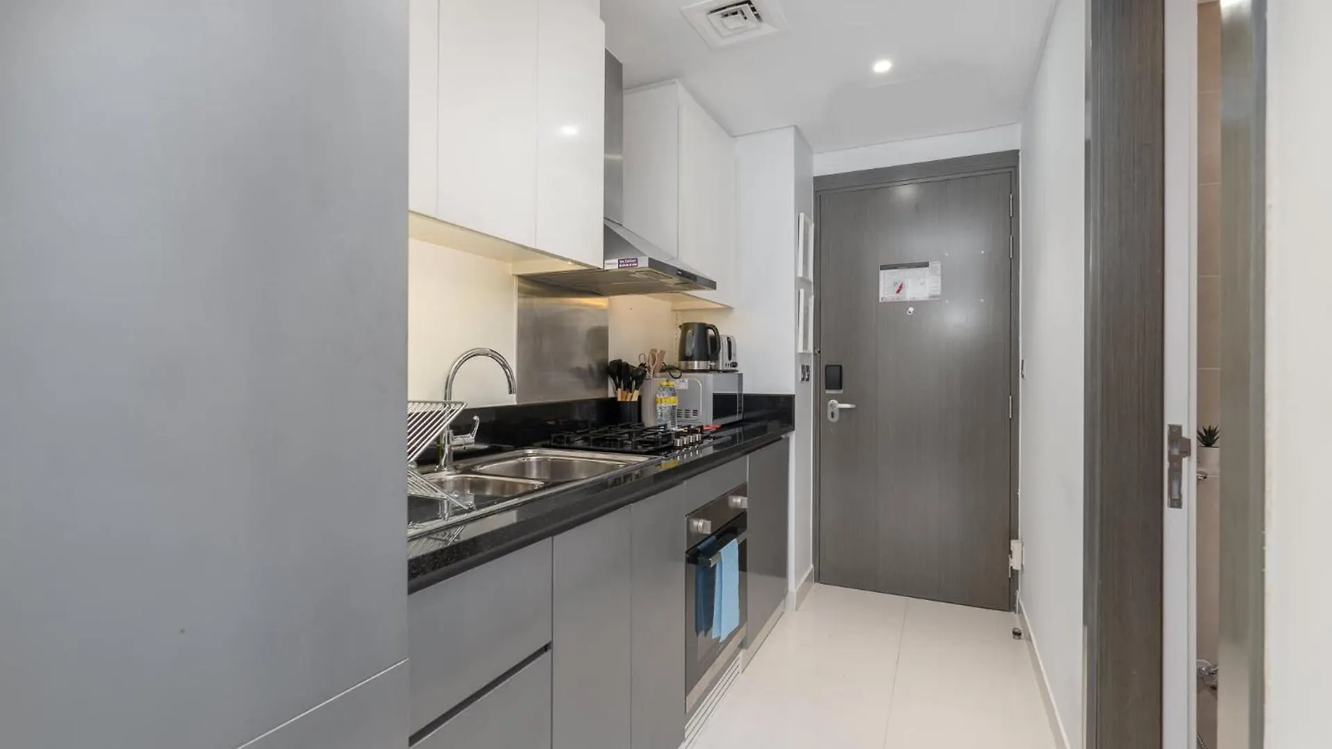 Cozy Studio Perfect For 4 At Damac Maison Prive Dubai